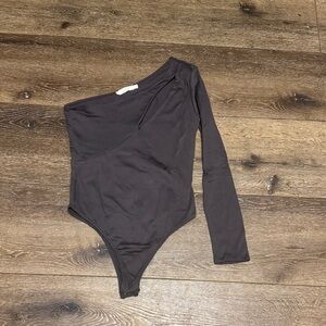Lush black one sleeve bodysuit medium‎